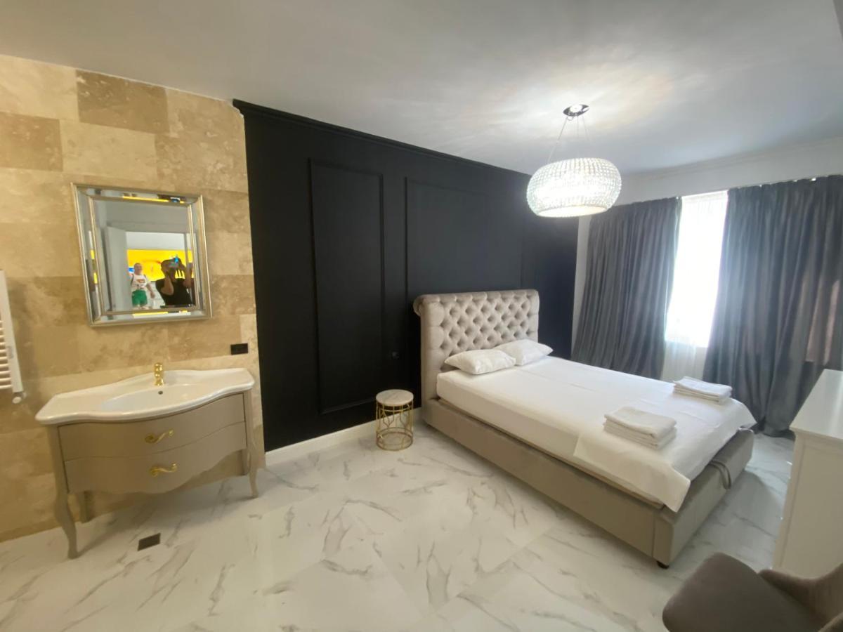 Solid Apartment