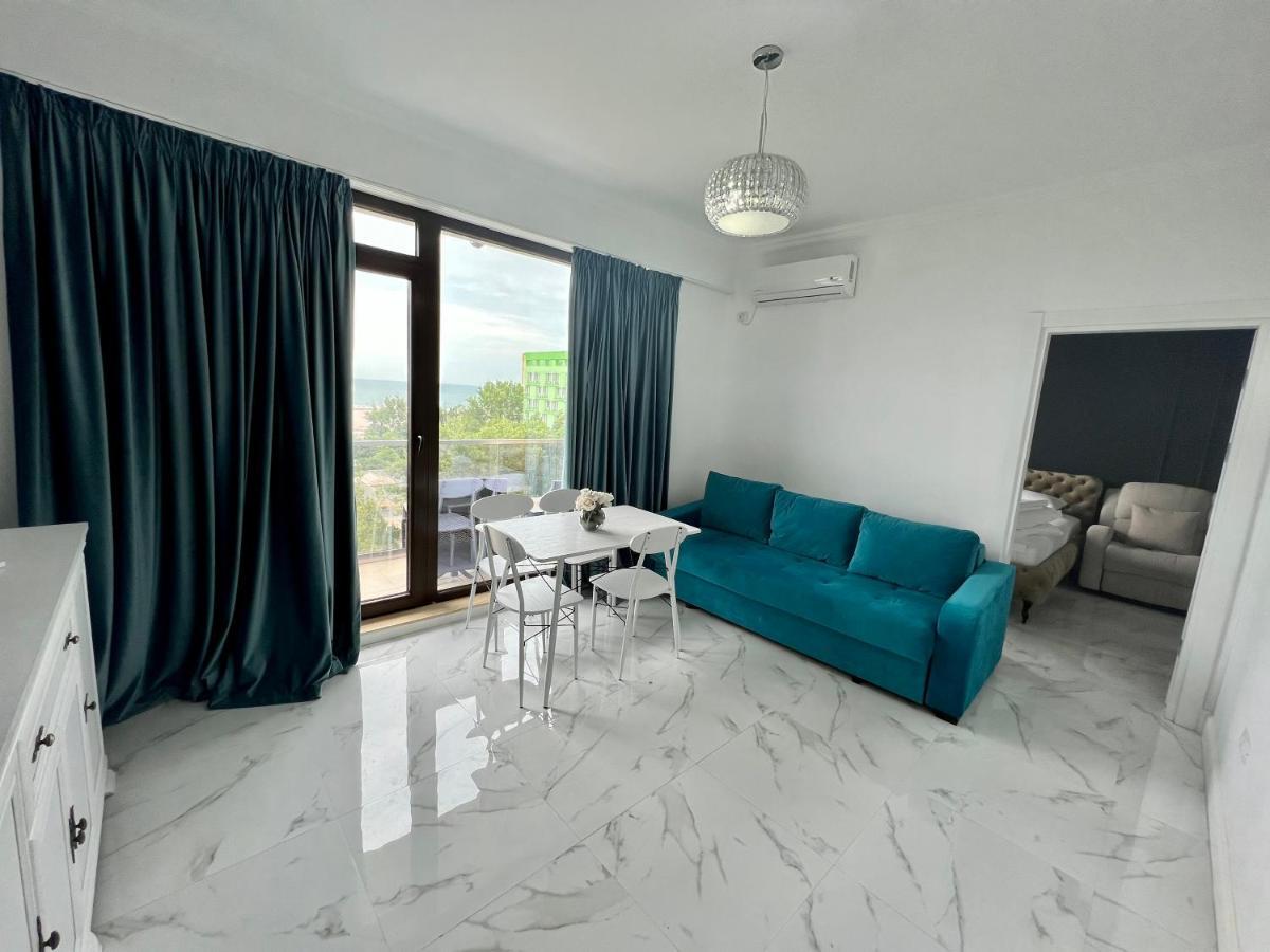 Solid Apartment
