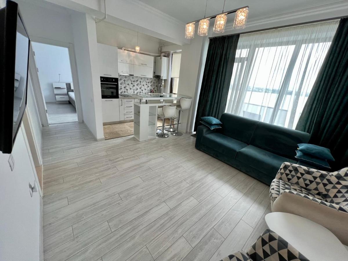 Solid Apartment