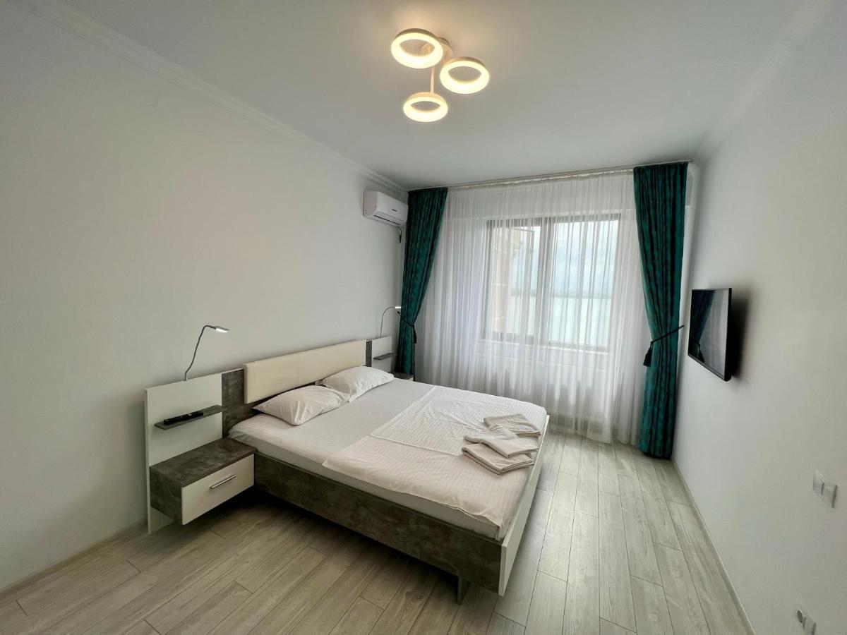 Solid * Mamaia