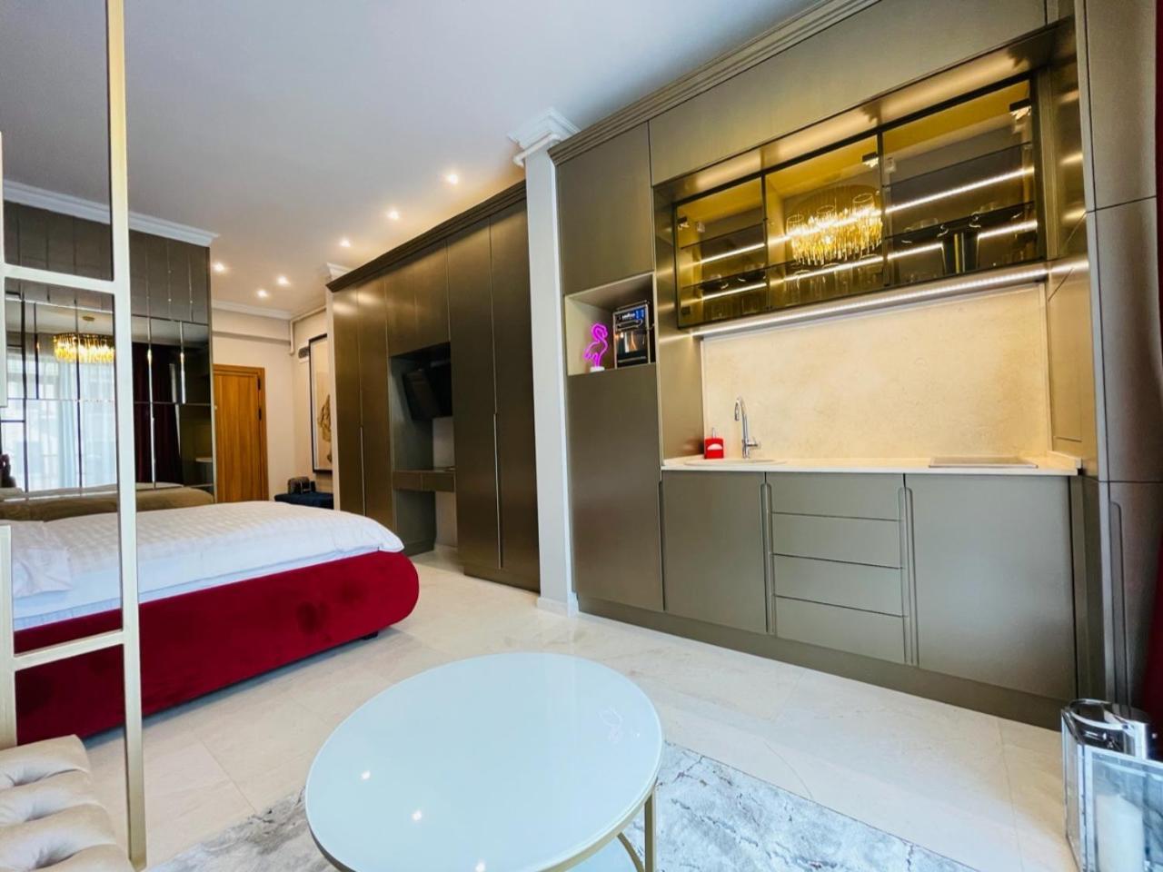 Solid Apartment Mamaia
